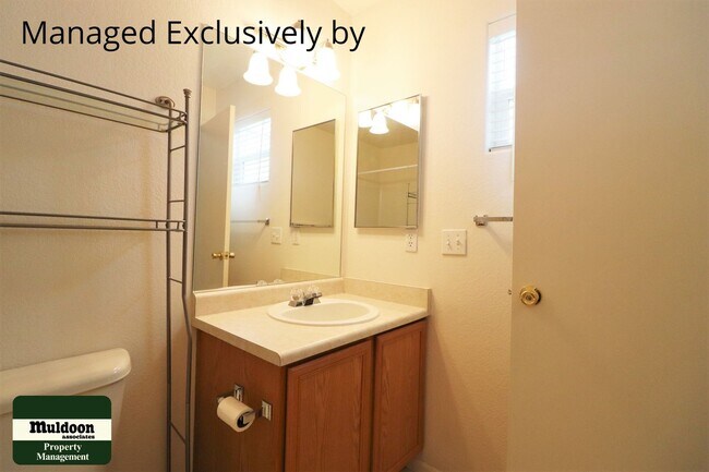 Building Photo - Northeast Pet Friendly Townhome!