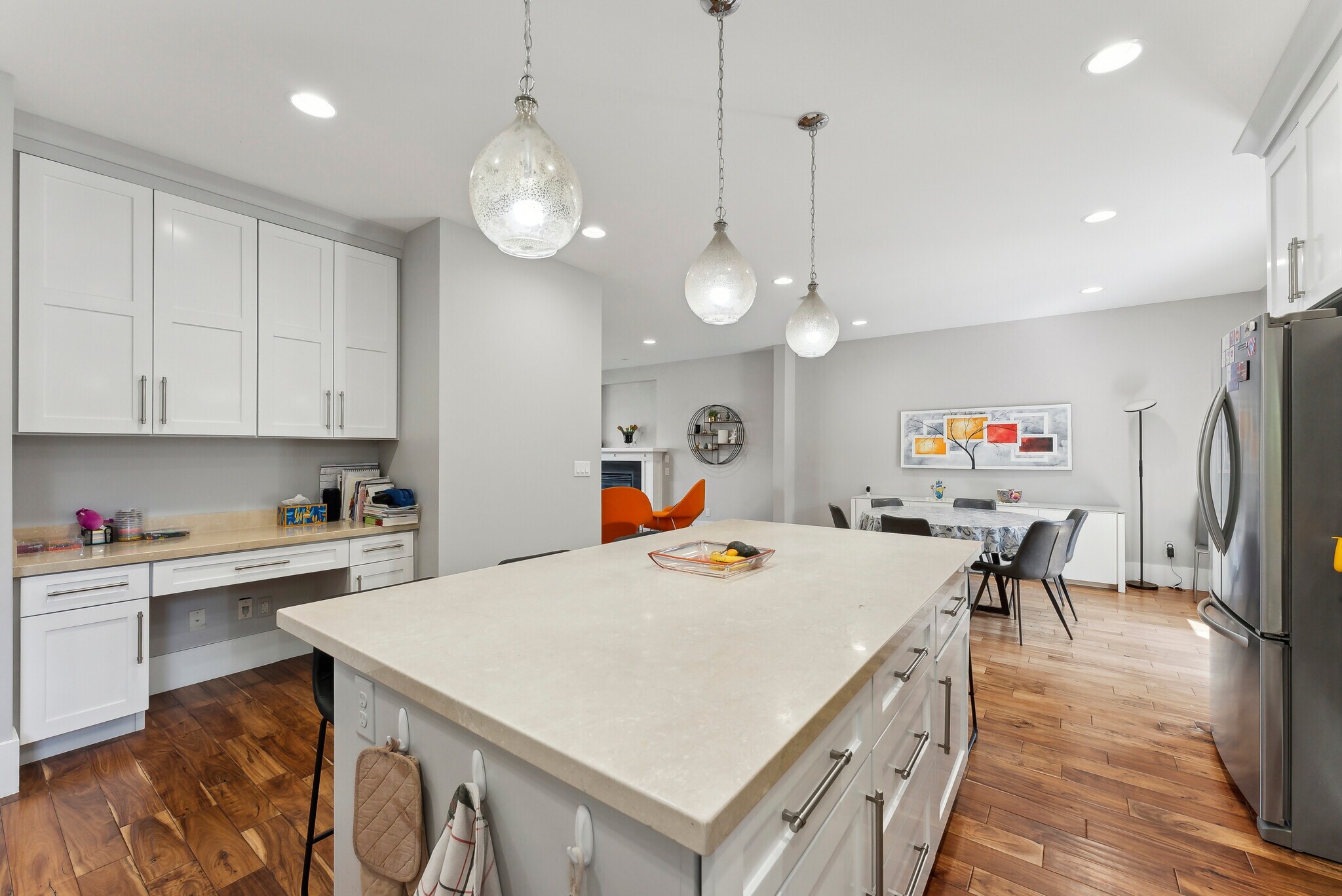 kitchen island - 1044 E Wood Ave