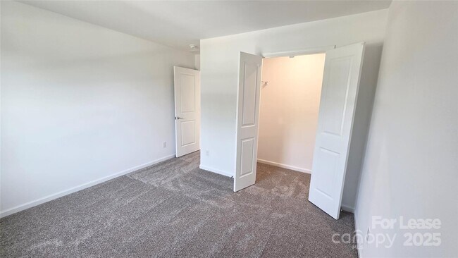 Building Photo - 15918 Parkside crossing Dr