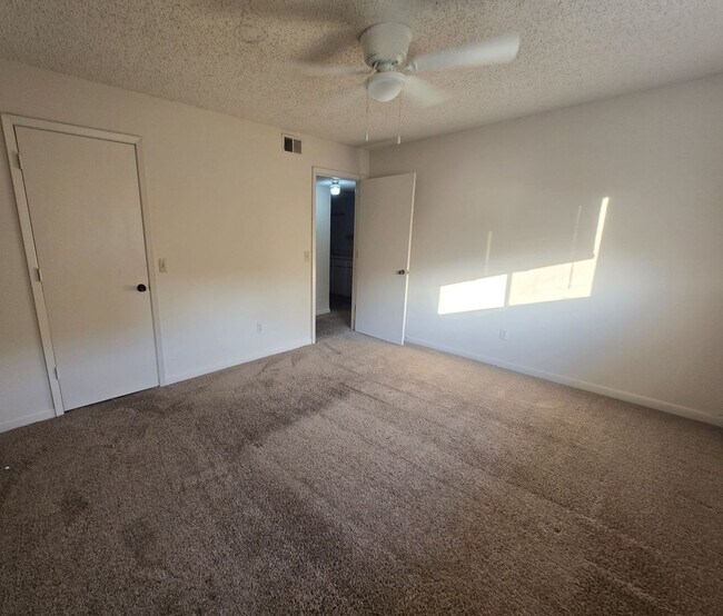Building Photo - 279 Yelton Ct