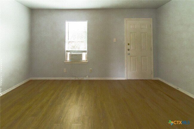 Building Photo - 116 W Avenue A