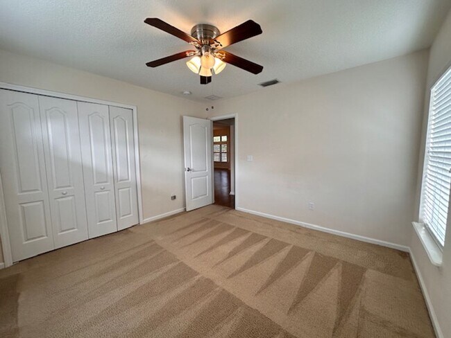 Building Photo - Large 3BD/2BA |Quiet Setting | Fenced Yard
