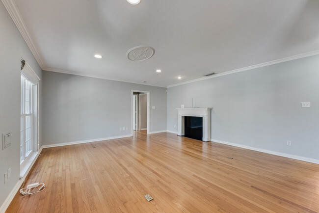 Building Photo - 6050 Ellsworth Ave