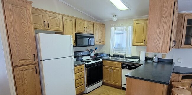 Building Photo - 212 Beth