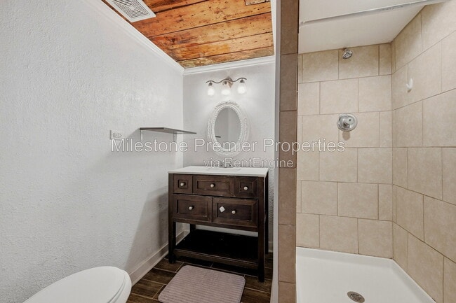 Building Photo - 605 E Woodard St