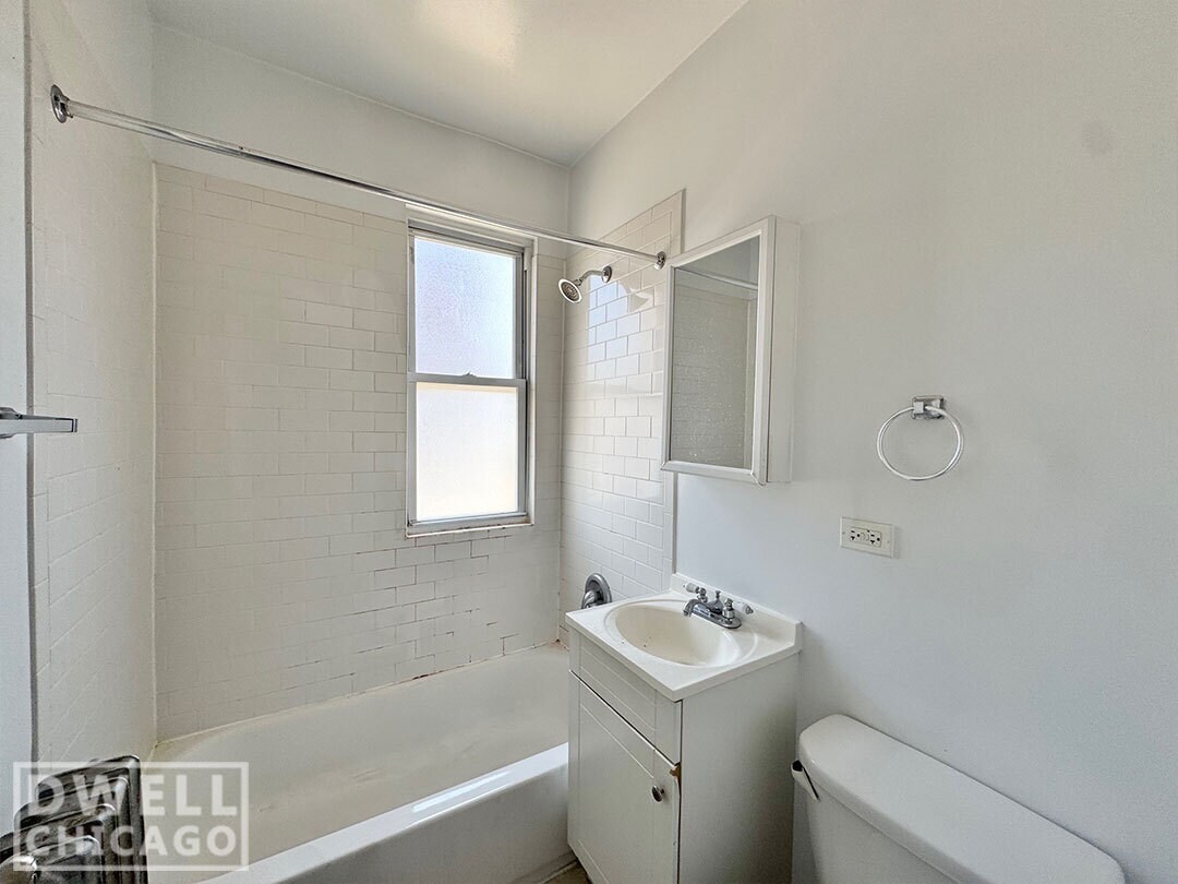 Building Photo - 2606 N Kimball Ave