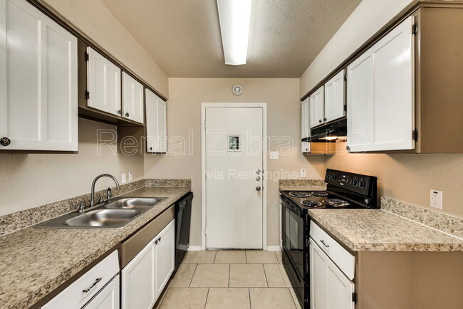 Building Photo - 7113 Edinburg Dr