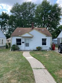 Building Photo - 4 Bedroom Home In Eastpointe