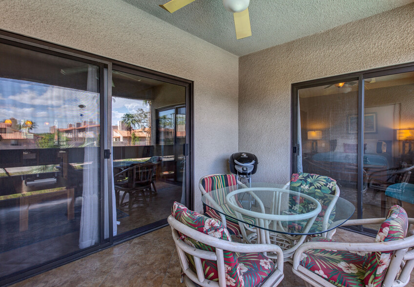 Private patio (with access from living area and main bedroom) - 255 S Avenida Caballeros