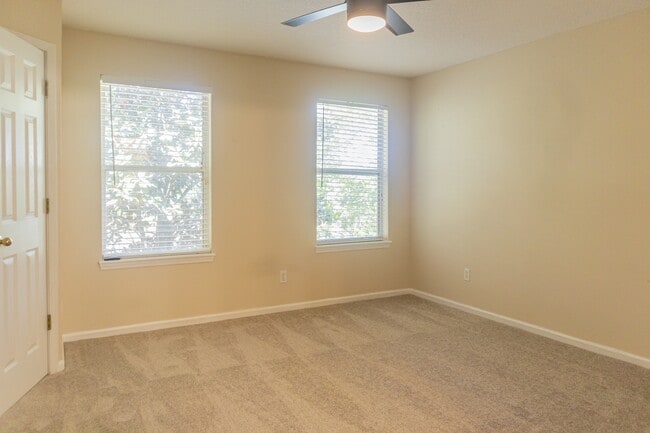 Building Photo - 762 Scrub Jay Dr