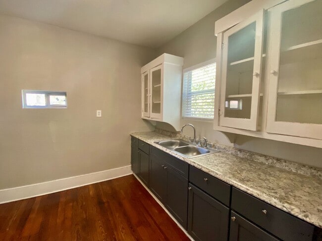 Building Photo - Highland Park adorable 2bd/1ba home AVAILABLE NOW!