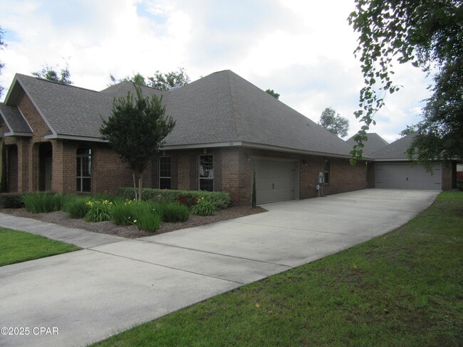 Building Photo - 114 Lake Merial Shores Dr