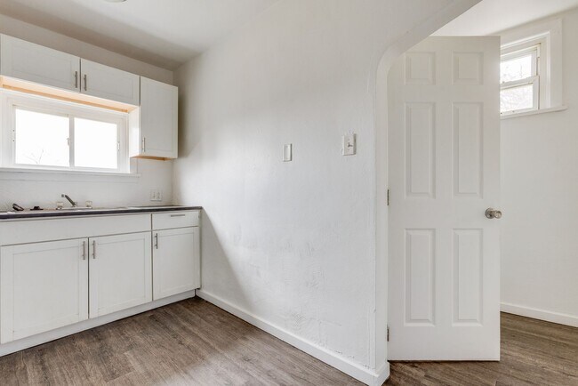 Building Photo - 440 Hays Ave