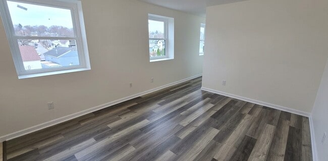 Building Photo - 46 S Cherry St