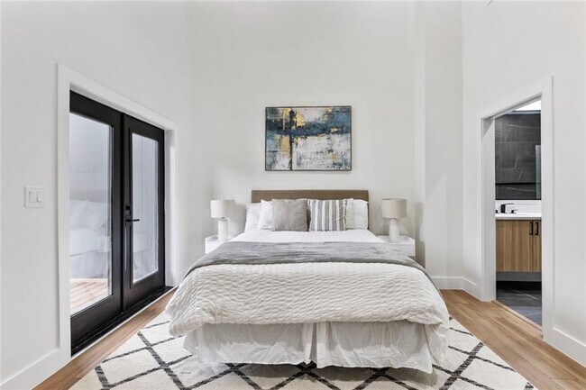 Building Photo - 582 Hope St SW