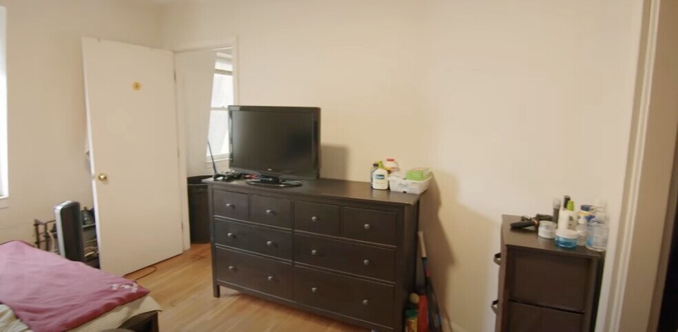 Building Photo - 6 Hingham St