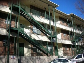 Building Photo - 2100 San Gabriel St