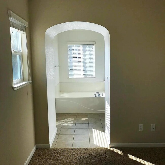 Building Photo - 543 Castle Haven Dr