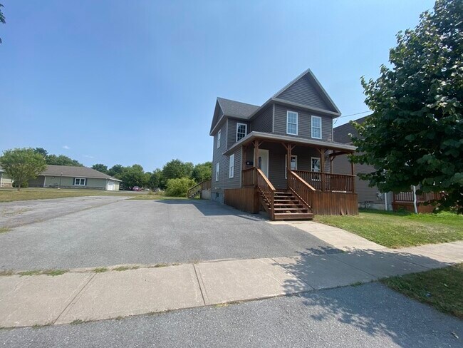 Primary Photo - Gorgeous 3/4 bedroom 3 bath house for rent!