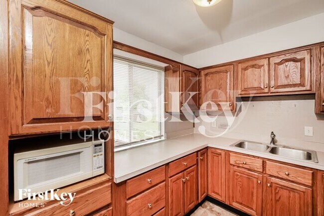 Building Photo - 667 E Edgewood Ave