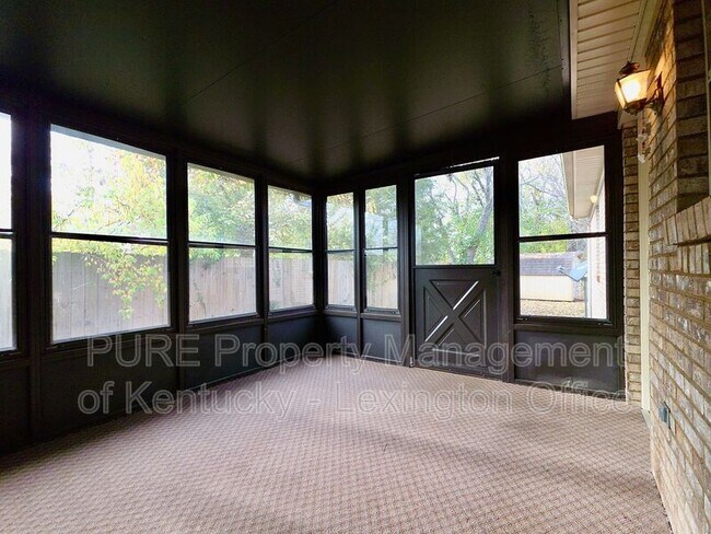 Building Photo - 366 Bonny Lynn Dr