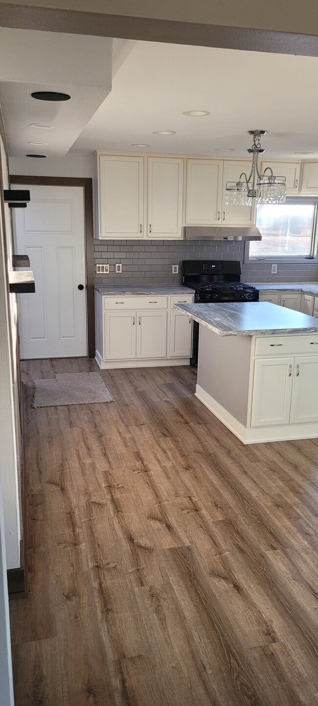 Building Photo - 9333 Skyline Dr