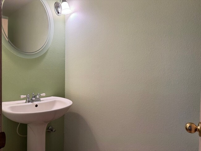 Building Photo - CLICK "REQUEST A TOUR" NOW!