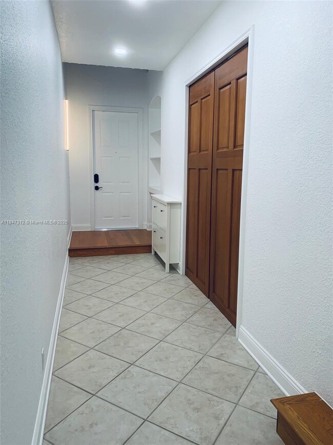 Building Photo - 4951 SW 38th Way