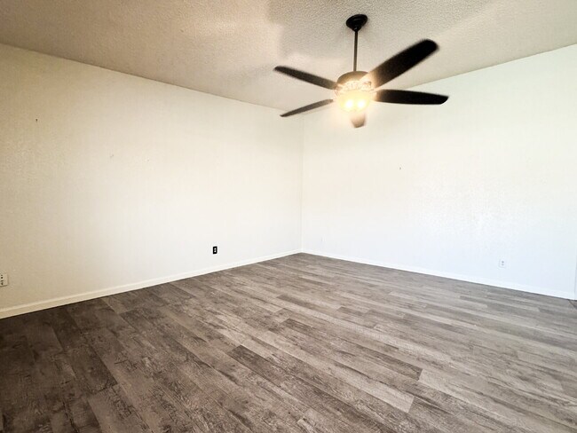 Building Photo - "Charming 3-Bed, 2-Bath Solar and Pool Home!"