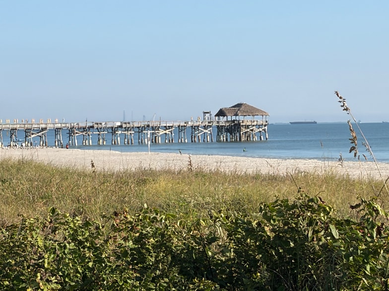 Building Photo - 5000 Ocean Beach Blvd