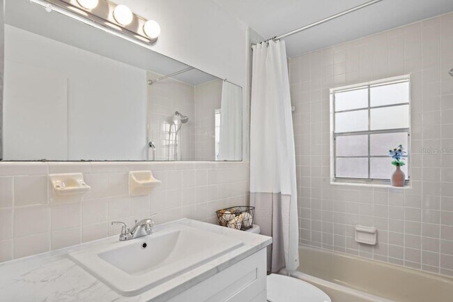 Building Photo - 6634 Hickorywood Ln