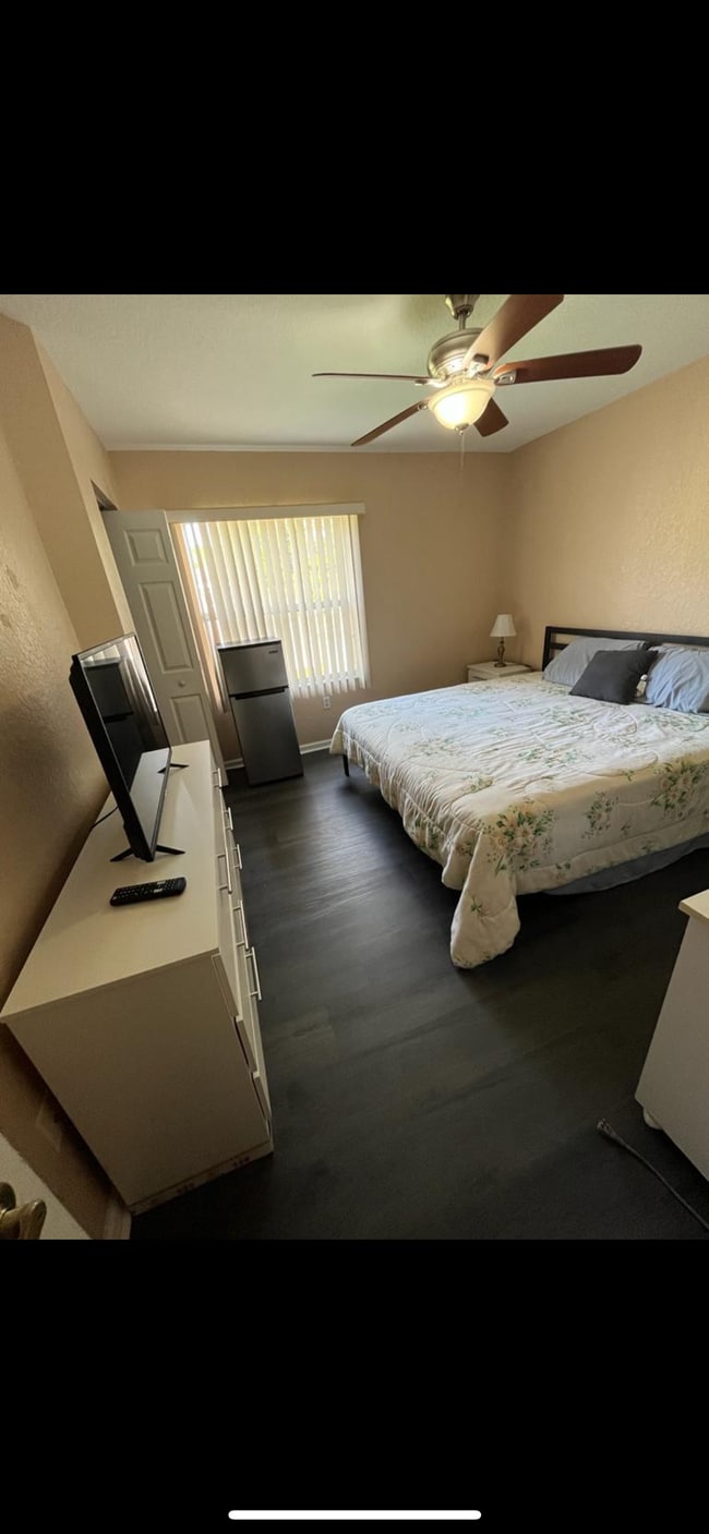 King bedroom - 6358 Landings Way