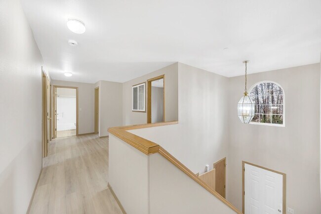 Building Photo - NO SHOWINGS AT THIS TIME~ 5 Bedrooms ( one brm is on main floor) and 4 bathrooms (2 are on main f...
