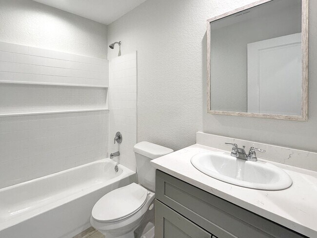 Building Photo - Charming Country Living with Modern Comforts!