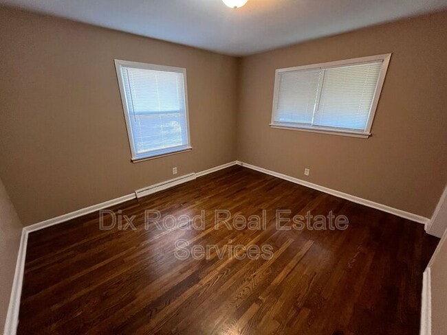 Building Photo - 921 Millikin St