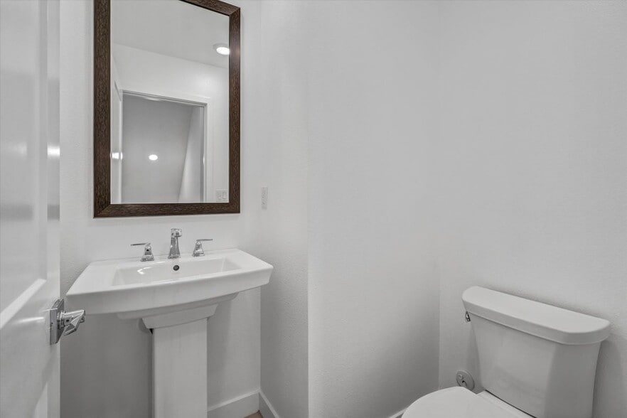 Building Photo - 10002 Central Ave