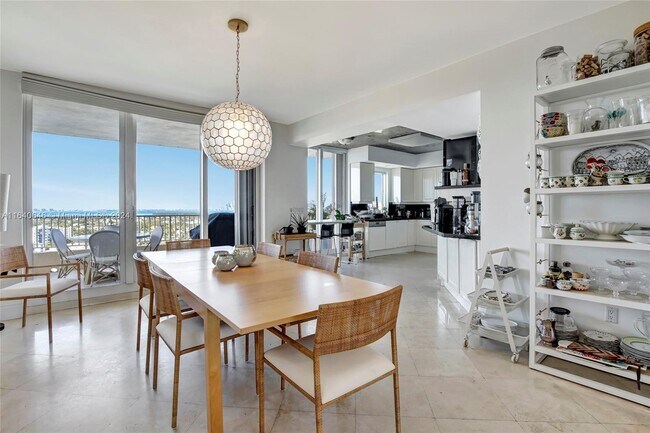 Building Photo - 781 Crandon Blvd