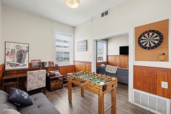 Building Photo - 1391 Woodbridge St