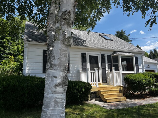 Building Photo - 9 Maplewood Ave