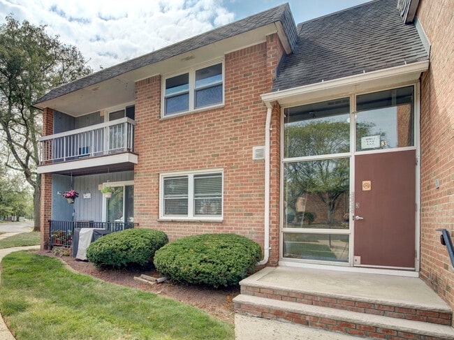 Building Photo - 807 Eves Dr