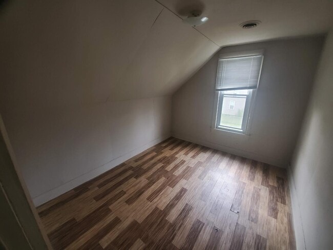 Building Photo - 211 E Somo Ave