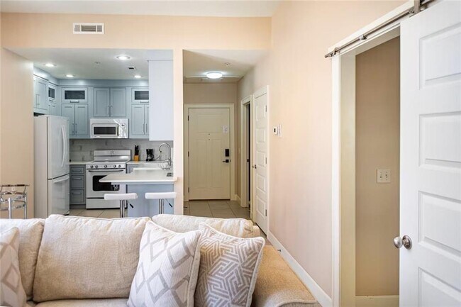 Building Photo - 212 SE A St