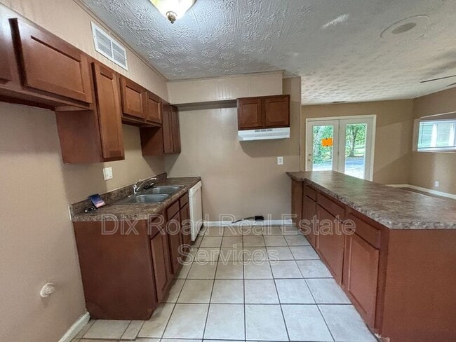Building Photo - 1739 Embury Park Rd
