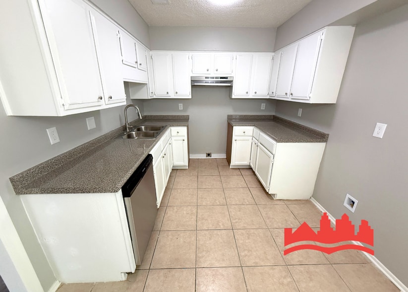 Building Photo - 504 Elmfield Cove