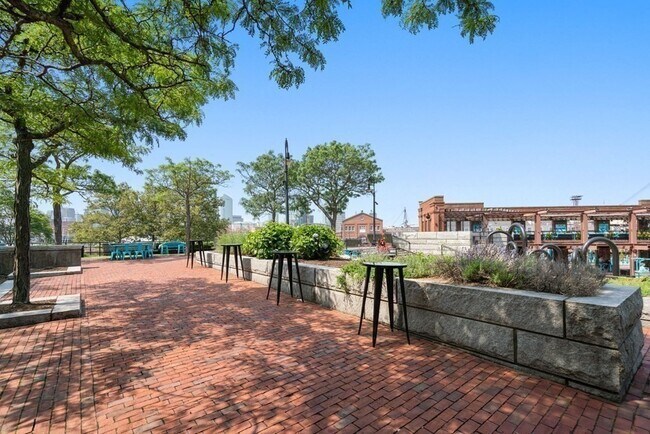 Building Photo - 197 8th St