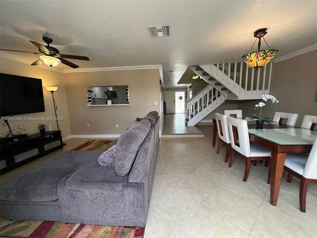 Building Photo - 9894 Fairway Cove Ln