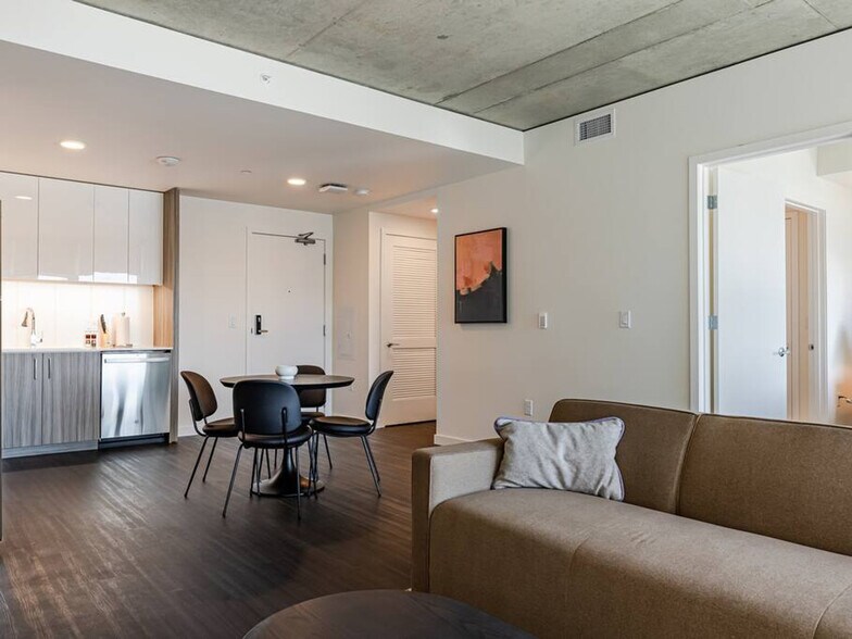 Building Photo - 1550 NW Naito Pkwy