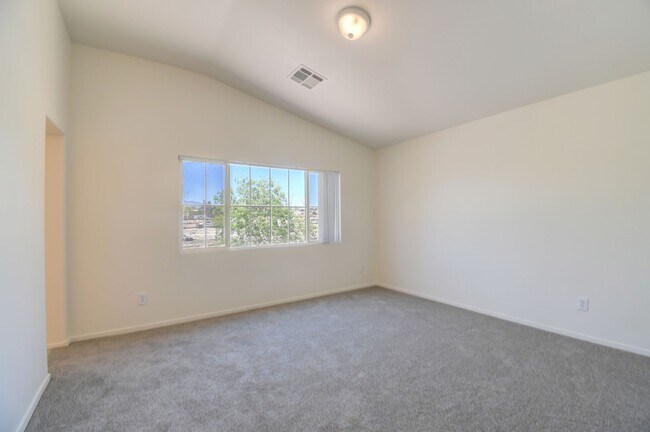Building Photo - 3 Bed Home - Open Floor Design - Community Pool - New Everything Inside