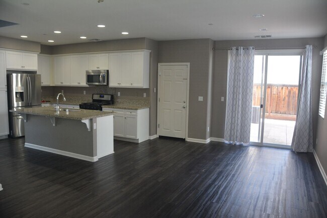 Building Photo - 321 MacArthur Way
