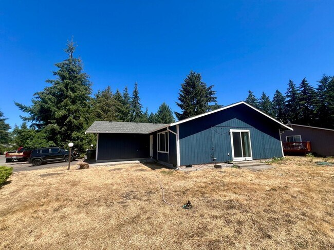 Building Photo - 9236 White Fir Dr NE
